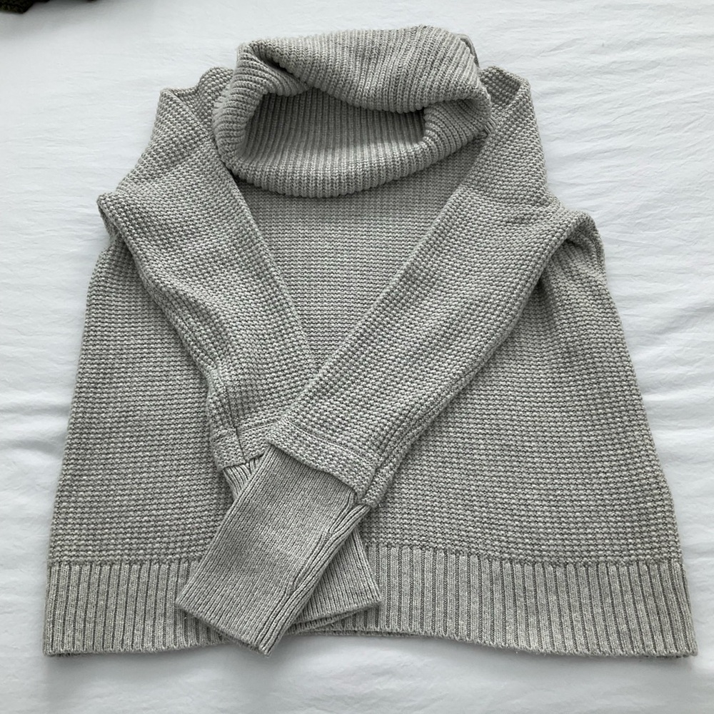 Market & Spruce size M cowl neck long sleeve sweater. Only worn once.